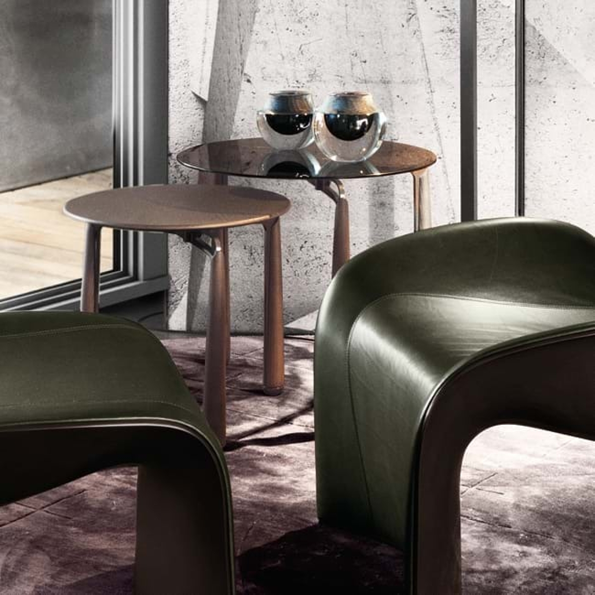 Decoratie objecten en glaswerk in de Atmosphere collectie van Giorgetti.